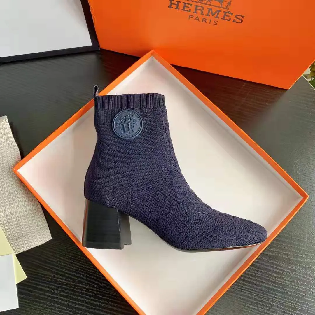 👟👟Ex-factory price 460👟👟 Hermes Hermes early autumn new model, the highest version on the market! Original board 1:1 purchasing level quality.  This is the youngest item from the H family this season! It’s just right to wear this season, it looks great on your feet and looks particularly slender 🌹 Fabric: Original 1:1 molded imported knitted upper, sheepskin lining. The heel is the latest molded horseshoe heel this year, with a heel height of 6.5cm 🌹 Size number: 34-41 (34.40 41/42 customized) 🌹 Outsole: Rubber sole and genuine leather sole optional 🌹Color: black, white, blue, burgundy 🌹Packaging with cloth bag certificate